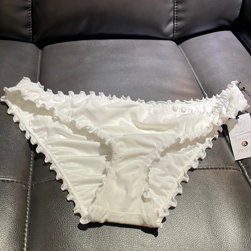 Size L white scalloped shade and shore cheeky bikini bottom